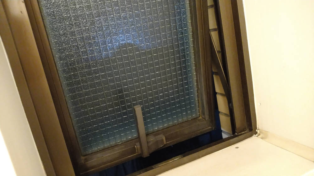 風呂場の網戸なし押出窓